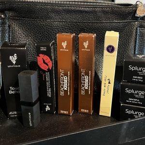 Huge makeup bundle with exclusive discontent products!
